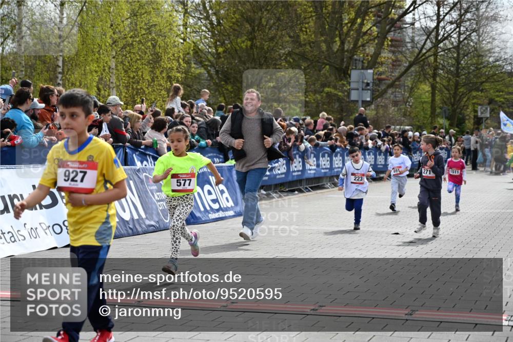 12.04.2026 - 45. Internationalen Wilhelmsburger Insellauf J. Mangold http://msf.ph/oto/9520595 12.04.2026 14:09:22 Ziel 947, 180, 12, 911, 741, 1502, 927, 215, 577, 223, 271, 691, 1511, 252 meine-sportfotos.de