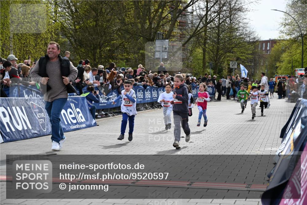 12.04.2026 - 45. Internationalen Wilhelmsburger Insellauf J. Mangold http://msf.ph/oto/9520597 12.04.2026 14:09:23 Ziel 12, 911, 741, 1502, 927, 215, 577, 223, 271, 691, 1511, 252, 270, 220 meine-sportfotos.de