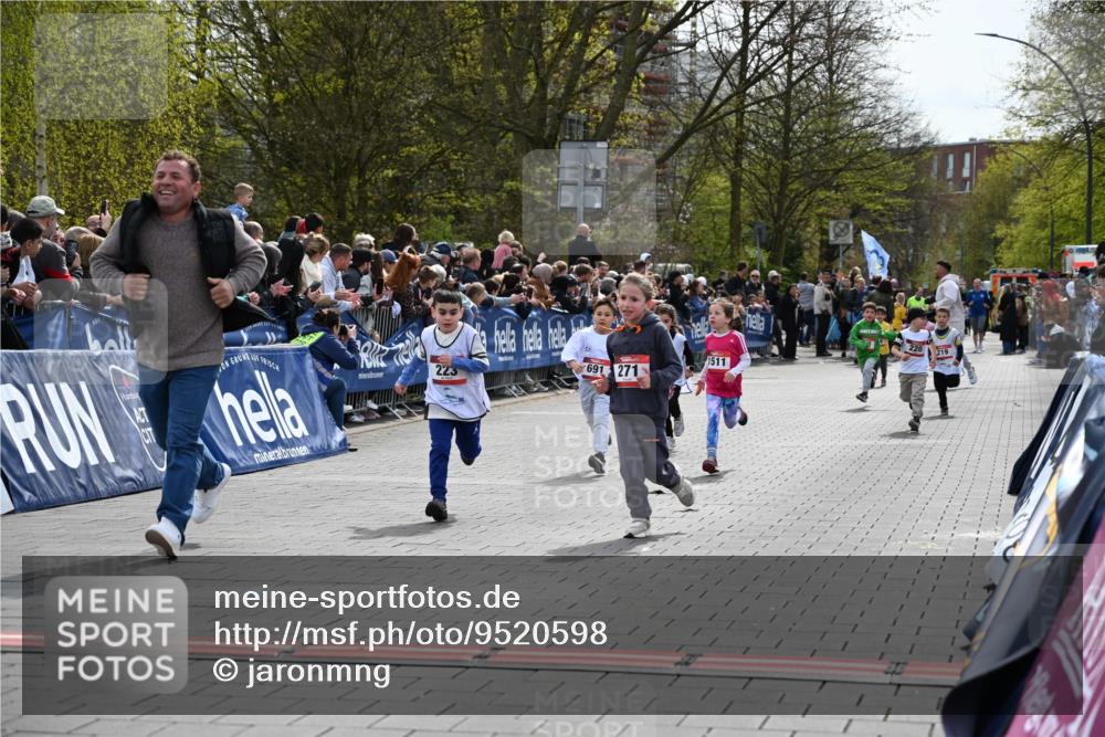 12.04.2026 - 45. Internationalen Wilhelmsburger Insellauf J. Mangold http://msf.ph/oto/9520598 12.04.2026 14:09:23 Ziel 12, 911, 741, 1502, 927, 215, 577, 223, 271, 691, 1511, 252, 270, 220 meine-sportfotos.de