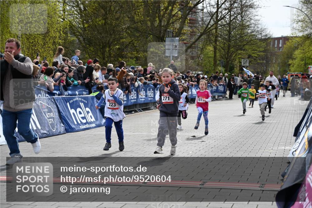 12.04.2026 - 45. Internationalen Wilhelmsburger Insellauf J. Mangold http://msf.ph/oto/9520604 12.04.2026 14:09:24 Ziel 911, 741, 1502, 927, 215, 577, 223, 271, 691, 1511, 252, 270, 220 meine-sportfotos.de