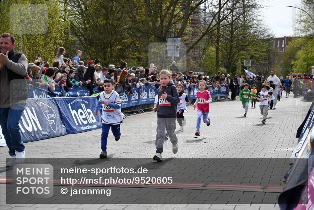 12.04.2026 - 45. Internationalen Wilhelmsburger Insellauf J. Mangold http://msf.ph/oto/9520605 12.04.2026 14:09:24 Ziel 911, 741, 1502, 927, 215, 577, 223, 271, 691, 1511, 252, 270, 220 meine-sportfotos.de