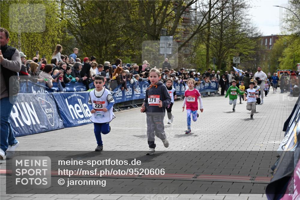 12.04.2026 - 45. Internationalen Wilhelmsburger Insellauf J. Mangold http://msf.ph/oto/9520606 12.04.2026 14:09:24 Ziel 911, 741, 1502, 927, 215, 577, 223, 271, 691, 1511, 252, 270, 220 meine-sportfotos.de