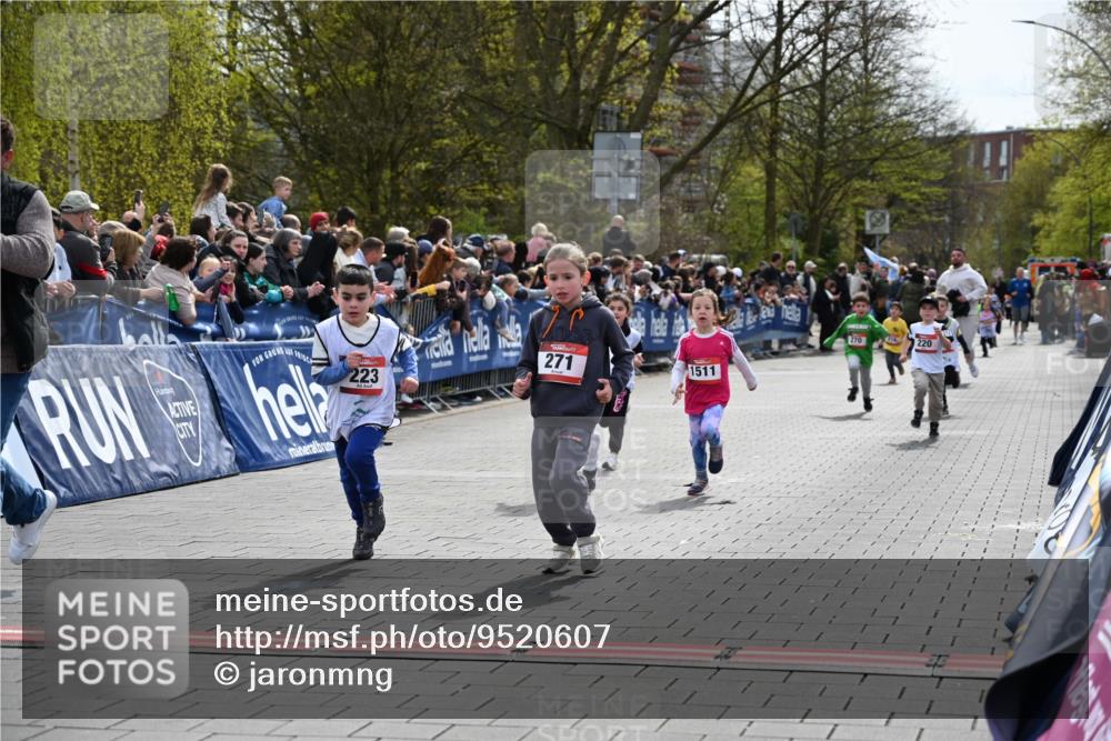 12.04.2026 - 45. Internationalen Wilhelmsburger Insellauf J. Mangold http://msf.ph/oto/9520607 12.04.2026 14:09:24 Ziel 911, 741, 1502, 927, 215, 577, 223, 271, 691, 1511, 252, 270, 220 meine-sportfotos.de