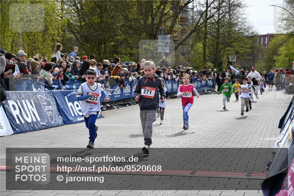 12.04.2026 - 45. Internationalen Wilhelmsburger Insellauf J. Mangold http://msf.ph/oto/9520608 12.04.2026 14:09:24 Ziel 911, 741, 1502, 927, 215, 577, 223, 271, 691, 1511, 252, 270, 220 meine-sportfotos.de