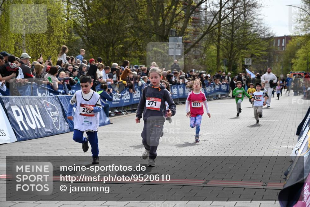 12.04.2026 - 45. Internationalen Wilhelmsburger Insellauf J. Mangold http://msf.ph/oto/9520610 12.04.2026 14:09:24 Ziel 911, 741, 1502, 927, 215, 577, 223, 271, 691, 1511, 252, 270, 220 meine-sportfotos.de