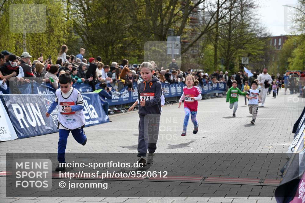 12.04.2026 - 45. Internationalen Wilhelmsburger Insellauf J. Mangold http://msf.ph/oto/9520612 12.04.2026 14:09:24 Ziel 911, 741, 1502, 927, 215, 577, 223, 271, 691, 1511, 252, 270, 220 meine-sportfotos.de