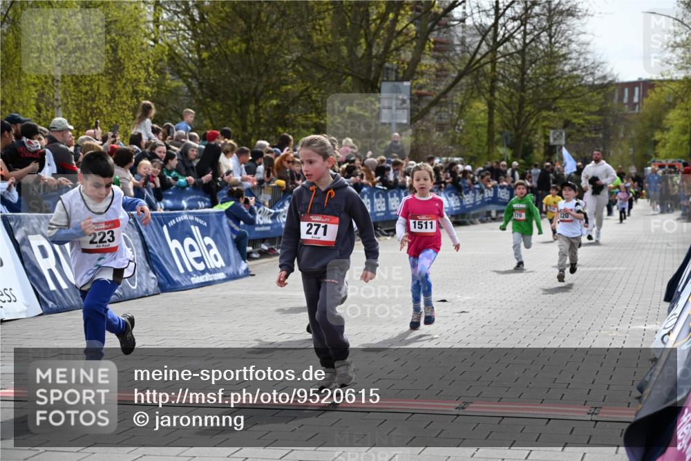 12.04.2026 - 45. Internationalen Wilhelmsburger Insellauf J. Mangold http://msf.ph/oto/9520615 12.04.2026 14:09:25 Ziel 927, 215, 577, 223, 271, 691, 1511, 252, 270, 220, 219 meine-sportfotos.de