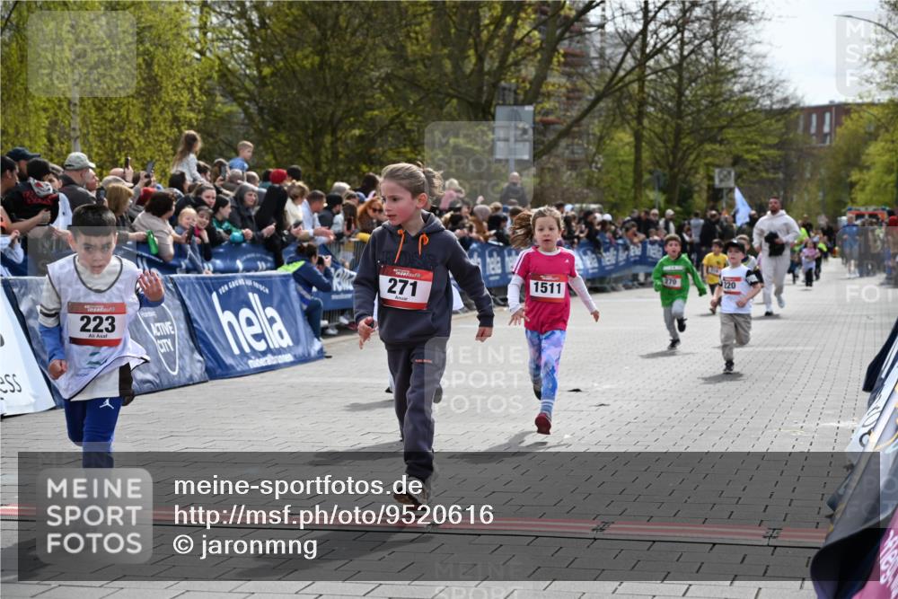 12.04.2026 - 45. Internationalen Wilhelmsburger Insellauf J. Mangold http://msf.ph/oto/9520616 12.04.2026 14:09:25 Ziel 927, 215, 577, 223, 271, 691, 1511, 252, 270, 220, 219 meine-sportfotos.de