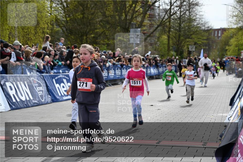 12.04.2026 - 45. Internationalen Wilhelmsburger Insellauf J. Mangold http://msf.ph/oto/9520622 12.04.2026 14:09:25 Ziel 927, 215, 577, 223, 271, 691, 1511, 252, 270, 220, 219 meine-sportfotos.de