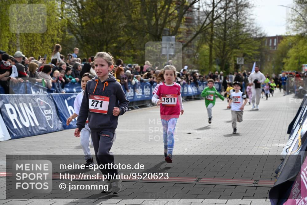 12.04.2026 - 45. Internationalen Wilhelmsburger Insellauf J. Mangold http://msf.ph/oto/9520623 12.04.2026 14:09:25 Ziel 927, 215, 577, 223, 271, 691, 1511, 252, 270, 220, 219 meine-sportfotos.de