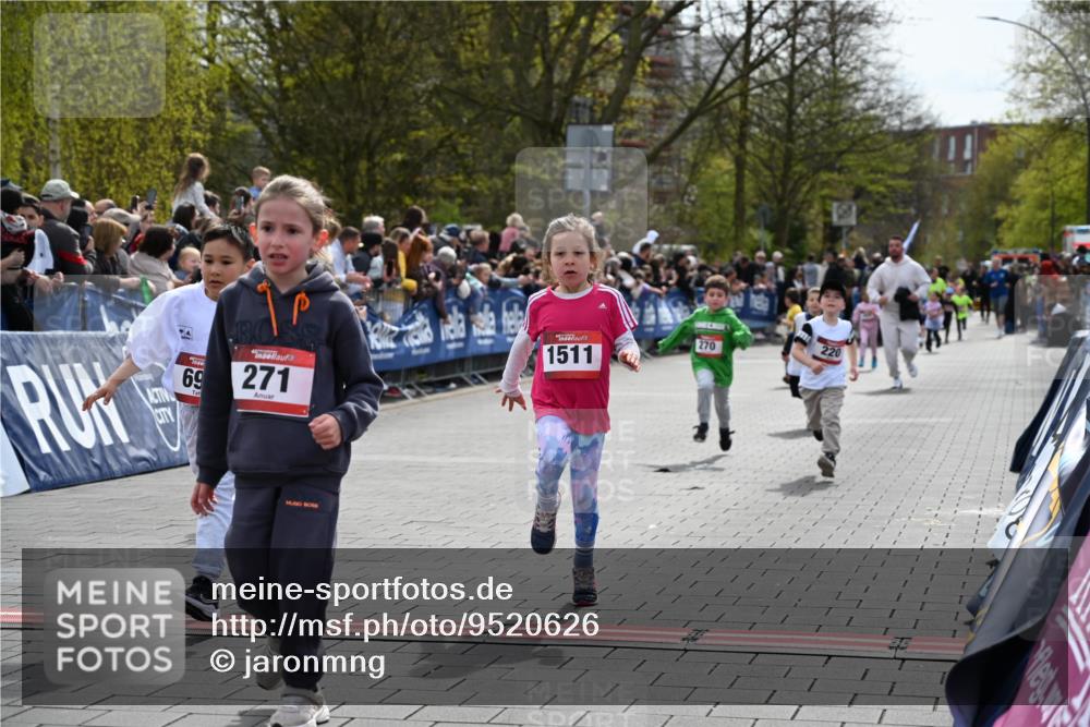 12.04.2026 - 45. Internationalen Wilhelmsburger Insellauf J. Mangold http://msf.ph/oto/9520626 12.04.2026 14:09:25 Ziel 927, 215, 577, 223, 271, 691, 1511, 252, 270, 220, 219 meine-sportfotos.de