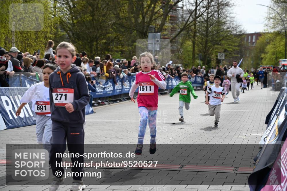 12.04.2026 - 45. Internationalen Wilhelmsburger Insellauf J. Mangold http://msf.ph/oto/9520627 12.04.2026 14:09:26 Ziel 577, 223, 271, 691, 1511, 252, 270, 220, 219 meine-sportfotos.de