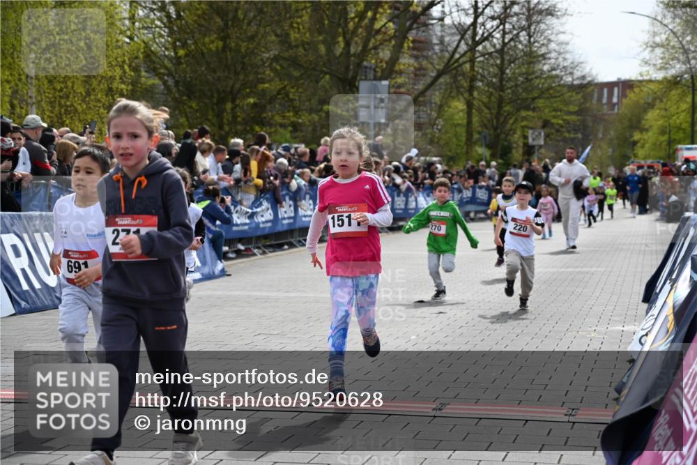 12.04.2026 - 45. Internationalen Wilhelmsburger Insellauf J. Mangold http://msf.ph/oto/9520628 12.04.2026 14:09:26 Ziel 577, 223, 271, 691, 1511, 252, 270, 220, 219 meine-sportfotos.de