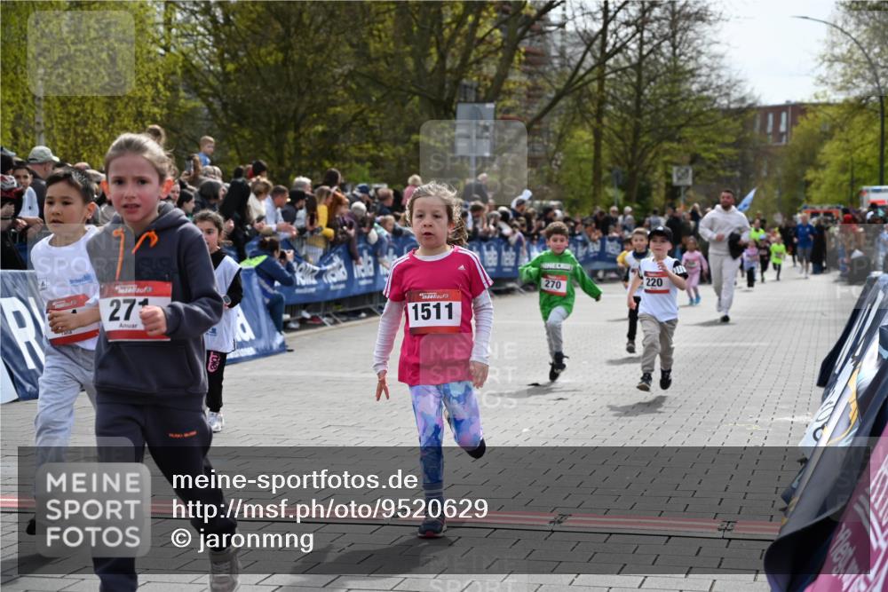 12.04.2026 - 45. Internationalen Wilhelmsburger Insellauf J. Mangold http://msf.ph/oto/9520629 12.04.2026 14:09:26 Ziel 577, 223, 271, 691, 1511, 252, 270, 220, 219 meine-sportfotos.de