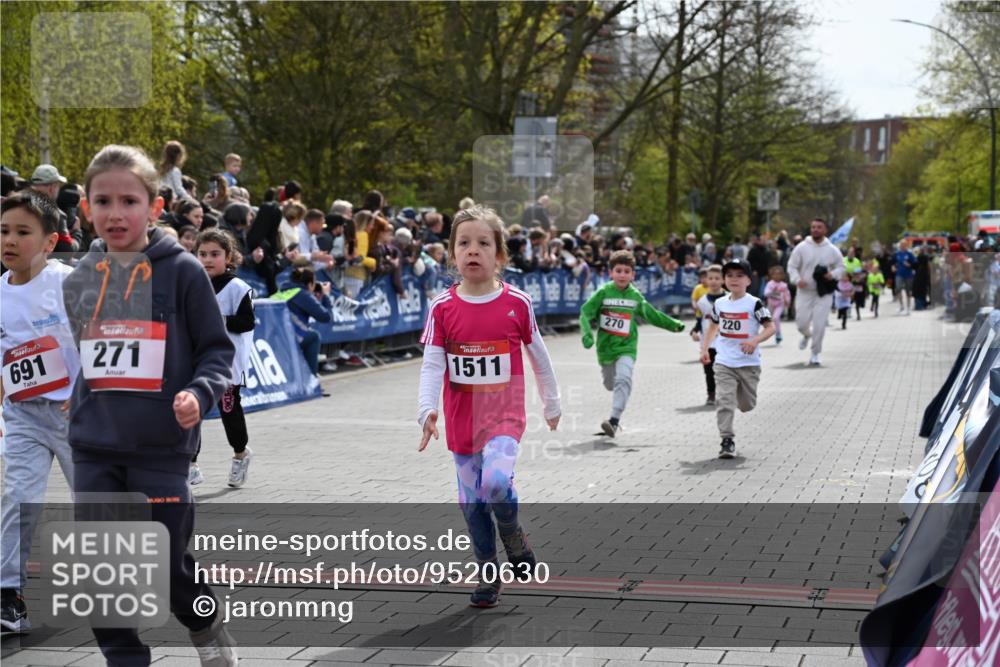 12.04.2026 - 45. Internationalen Wilhelmsburger Insellauf J. Mangold http://msf.ph/oto/9520630 12.04.2026 14:09:26 Ziel 577, 223, 271, 691, 1511, 252, 270, 220, 219 meine-sportfotos.de