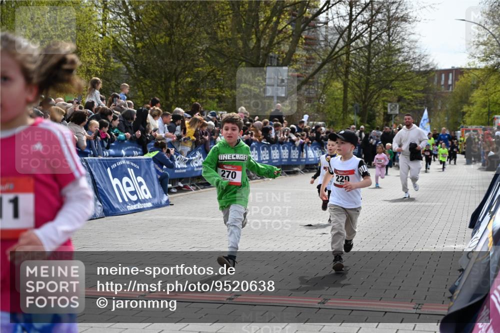 12.04.2026 - 45. Internationalen Wilhelmsburger Insellauf J. Mangold http://msf.ph/oto/9520638 12.04.2026 14:09:27 Ziel 223, 271, 691, 1511, 252, 270, 220, 219 meine-sportfotos.de