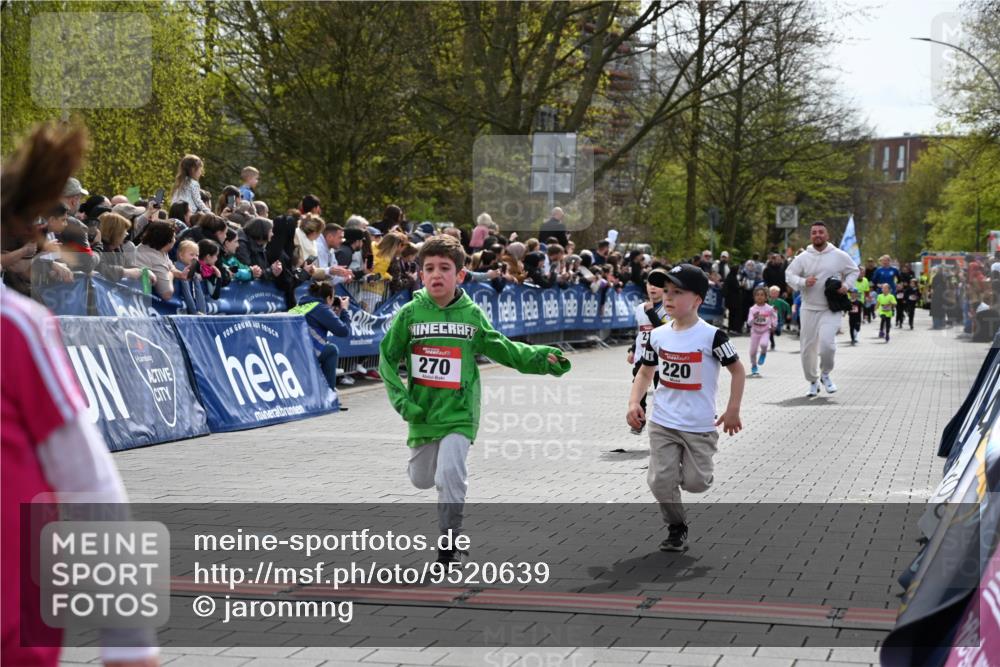 12.04.2026 - 45. Internationalen Wilhelmsburger Insellauf J. Mangold http://msf.ph/oto/9520639 12.04.2026 14:09:27 Ziel 223, 271, 691, 1511, 252, 270, 220, 219 meine-sportfotos.de