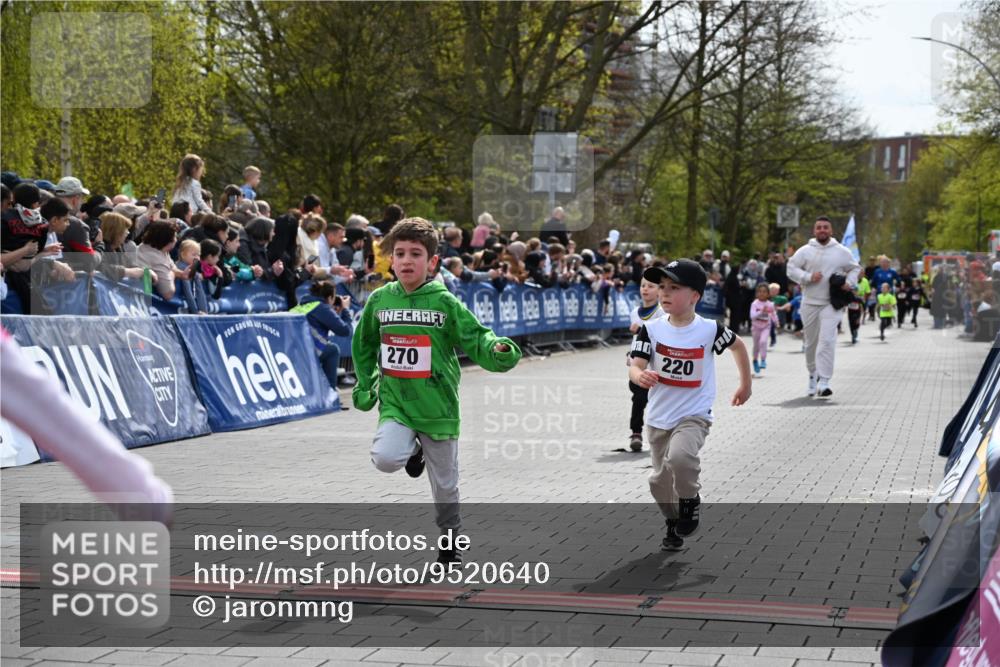 12.04.2026 - 45. Internationalen Wilhelmsburger Insellauf J. Mangold http://msf.ph/oto/9520640 12.04.2026 14:09:27 Ziel 223, 271, 691, 1511, 252, 270, 220, 219 meine-sportfotos.de