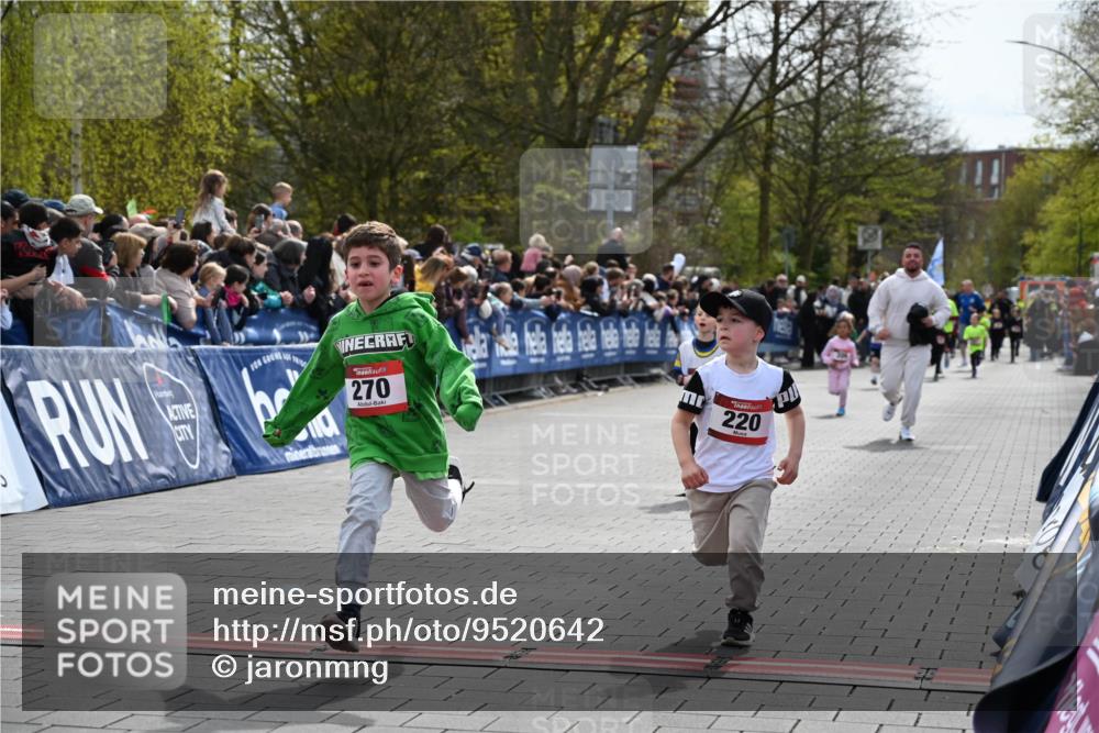 12.04.2026 - 45. Internationalen Wilhelmsburger Insellauf J. Mangold http://msf.ph/oto/9520642 12.04.2026 14:09:27 Ziel 223, 271, 691, 1511, 252, 270, 220, 219 meine-sportfotos.de