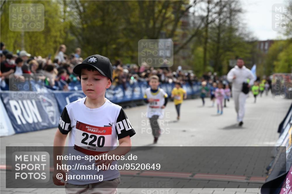 12.04.2026 - 45. Internationalen Wilhelmsburger Insellauf J. Mangold http://msf.ph/oto/9520649 12.04.2026 14:09:29 Ziel 691, 1511, 252, 270, 220, 219, 216 meine-sportfotos.de