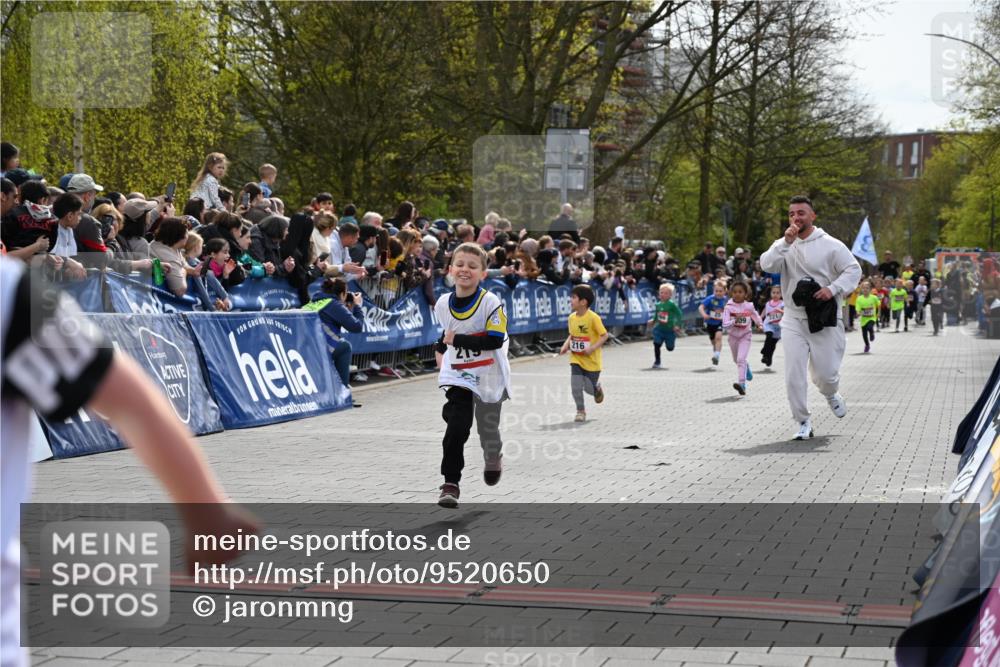 12.04.2026 - 45. Internationalen Wilhelmsburger Insellauf J. Mangold http://msf.ph/oto/9520650 12.04.2026 14:09:29 Ziel 691, 1511, 252, 270, 220, 219, 216 meine-sportfotos.de