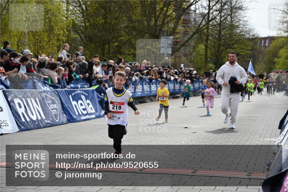 12.04.2026 - 45. Internationalen Wilhelmsburger Insellauf J. Mangold http://msf.ph/oto/9520655 12.04.2026 14:09:29 Ziel 691, 1511, 252, 270, 220, 219, 216 meine-sportfotos.de