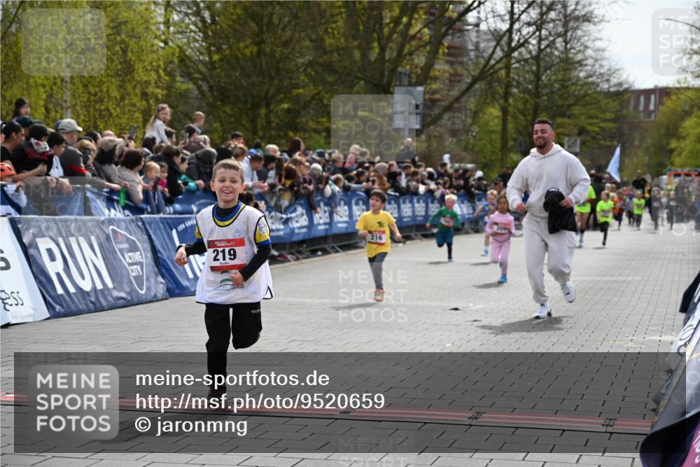 12.04.2026 - 45. Internationalen Wilhelmsburger Insellauf J. Mangold http://msf.ph/oto/9520659 12.04.2026 14:09:30 Ziel 252, 270, 220, 219, 216, 25, 1066, 209 meine-sportfotos.de