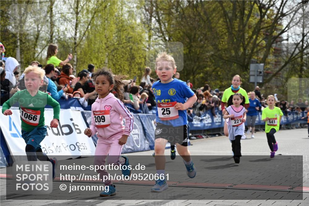 12.04.2026 - 45. Internationalen Wilhelmsburger Insellauf J. Mangold http://msf.ph/oto/9520661 12.04.2026 14:09:34 Ziel 216, 25, 1066, 209, 915, 221, 541 meine-sportfotos.de