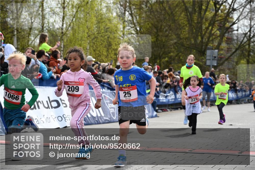 12.04.2026 - 45. Internationalen Wilhelmsburger Insellauf J. Mangold http://msf.ph/oto/9520662 12.04.2026 14:09:34 Ziel 216, 25, 1066, 209, 915, 221, 541 meine-sportfotos.de