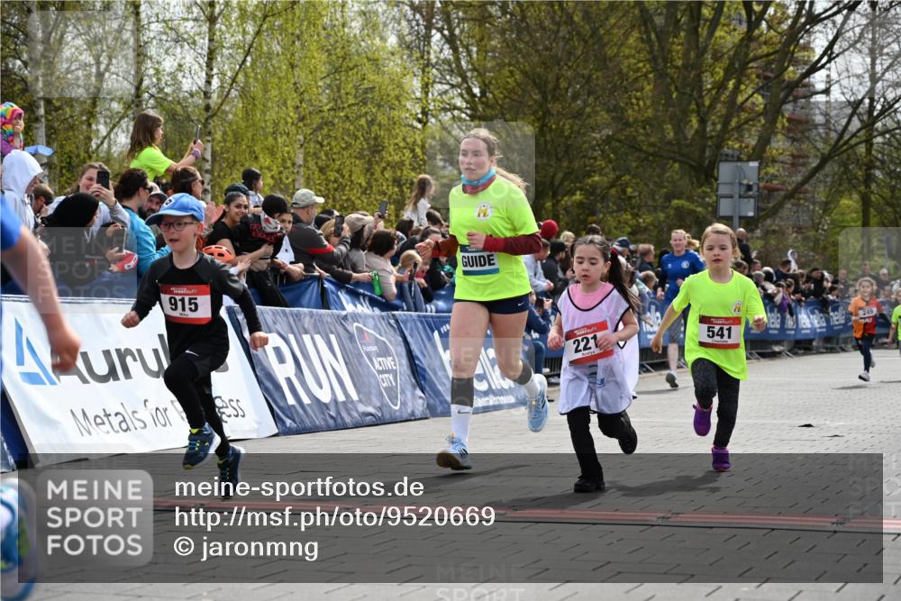 12.04.2026 - 45. Internationalen Wilhelmsburger Insellauf J. Mangold http://msf.ph/oto/9520669 12.04.2026 14:09:35 Ziel 216, 25, 1066, 209, 915, 221, 541, 1501 meine-sportfotos.de