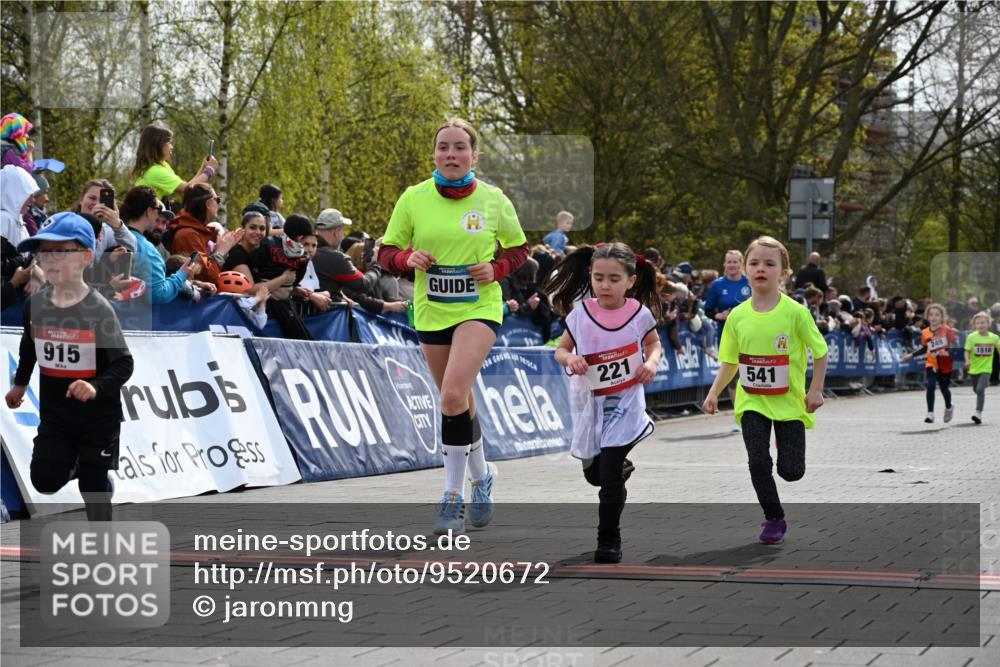 12.04.2026 - 45. Internationalen Wilhelmsburger Insellauf J. Mangold http://msf.ph/oto/9520672 12.04.2026 14:09:35 Ziel 216, 25, 1066, 209, 915, 221, 541, 1501 meine-sportfotos.de