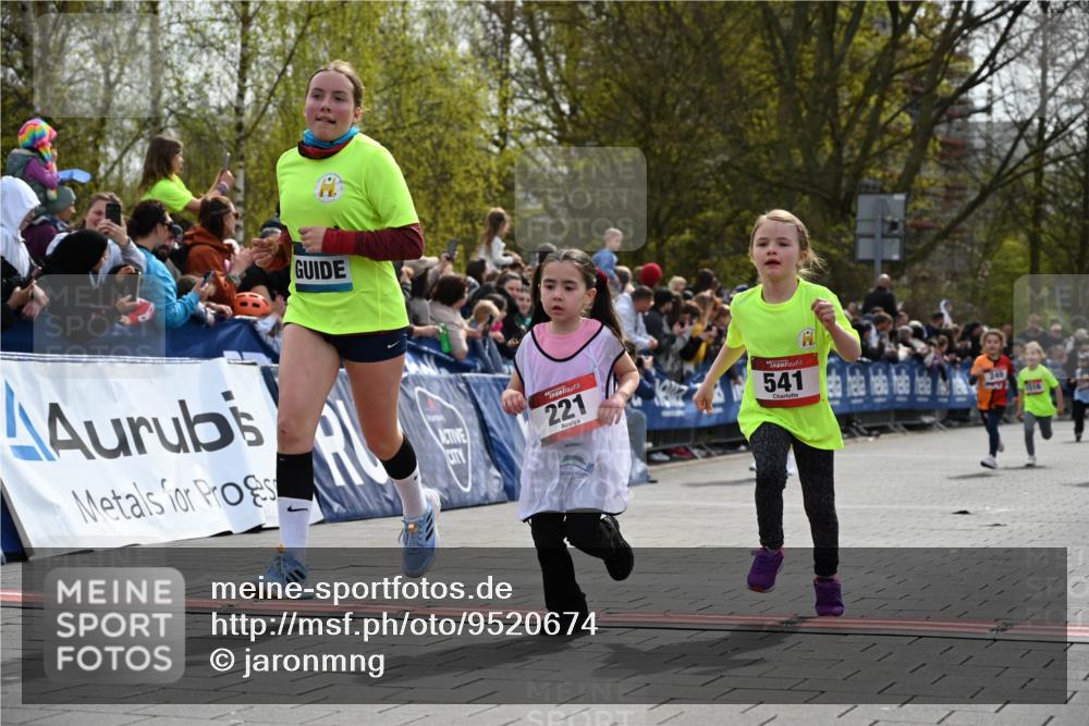 12.04.2026 - 45. Internationalen Wilhelmsburger Insellauf J. Mangold http://msf.ph/oto/9520674 12.04.2026 14:09:36 Ziel 216, 25, 1066, 209, 915, 221, 541, 1501, 249 meine-sportfotos.de
