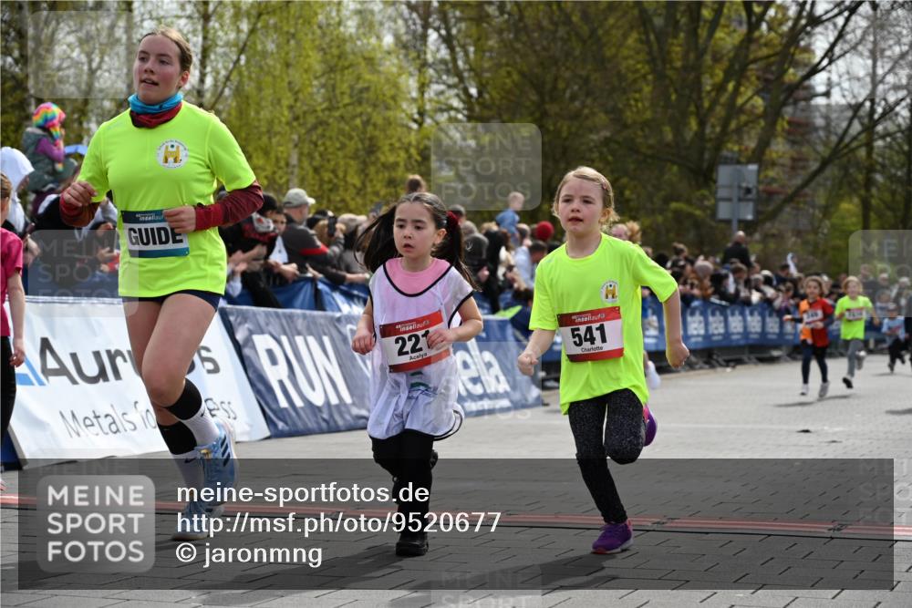 12.04.2026 - 45. Internationalen Wilhelmsburger Insellauf J. Mangold http://msf.ph/oto/9520677 12.04.2026 14:09:36 Ziel 216, 25, 1066, 209, 915, 221, 541, 1501, 249 meine-sportfotos.de