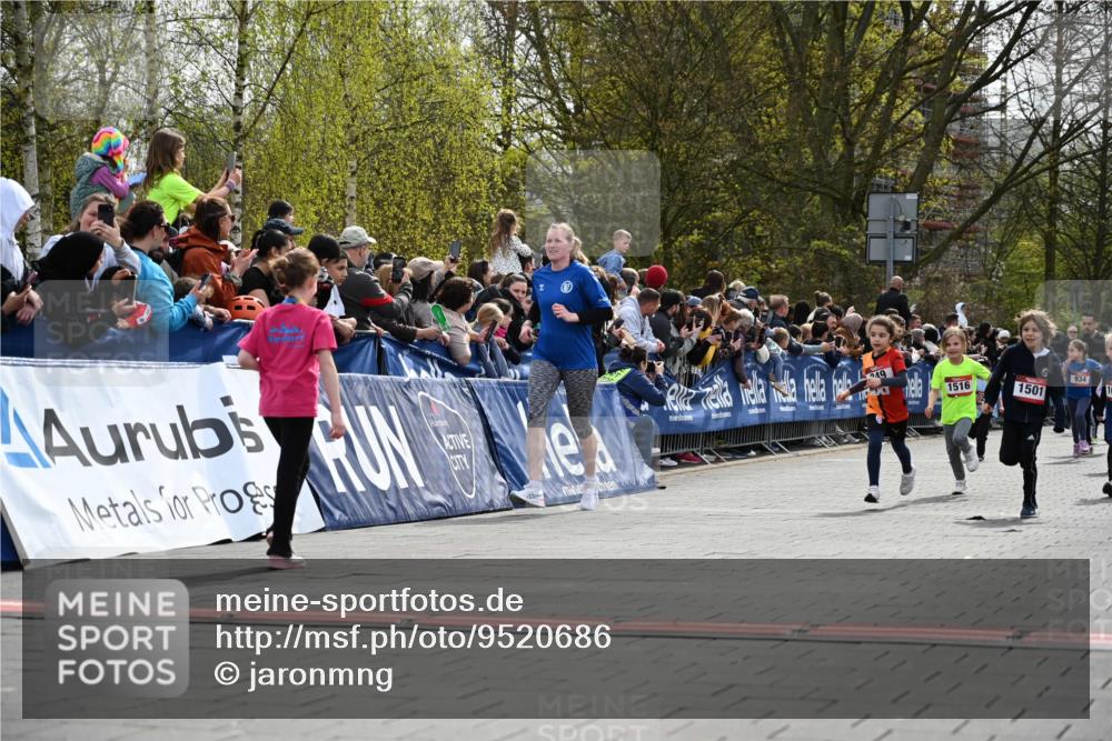 12.04.2026 - 45. Internationalen Wilhelmsburger Insellauf J. Mangold http://msf.ph/oto/9520686 12.04.2026 14:09:37 Ziel 25, 1066, 209, 915, 221, 541, 1501, 249, 1059, 1516, 94 meine-sportfotos.de