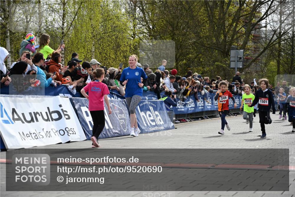 12.04.2026 - 45. Internationalen Wilhelmsburger Insellauf J. Mangold http://msf.ph/oto/9520690 12.04.2026 14:09:38 Ziel 25, 1066, 209, 915, 221, 541, 1501, 249, 1059, 1516, 94, 921, 251, 945 meine-sportfotos.de