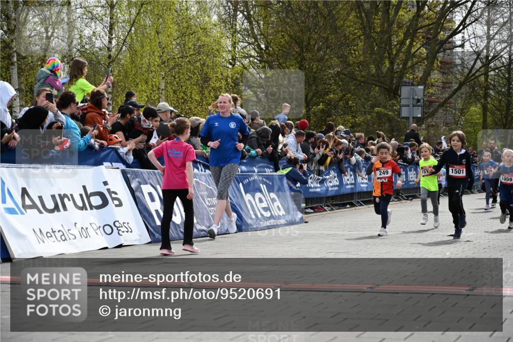 12.04.2026 - 45. Internationalen Wilhelmsburger Insellauf J. Mangold http://msf.ph/oto/9520691 12.04.2026 14:09:38 Ziel 25, 1066, 209, 915, 221, 541, 1501, 249, 1059, 1516, 94, 921, 251, 945 meine-sportfotos.de