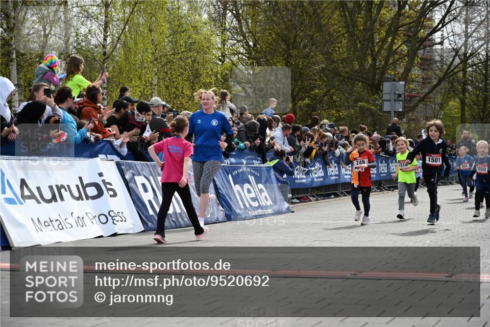 12.04.2026 - 45. Internationalen Wilhelmsburger Insellauf J. Mangold http://msf.ph/oto/9520692 12.04.2026 14:09:38 Ziel 25, 1066, 209, 915, 221, 541, 1501, 249, 1059, 1516, 94, 921, 251, 945 meine-sportfotos.de
