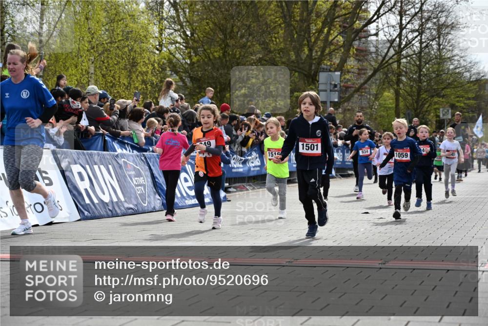 12.04.2026 - 45. Internationalen Wilhelmsburger Insellauf J. Mangold http://msf.ph/oto/9520696 12.04.2026 14:09:39 Ziel 915, 221, 541, 1501, 249, 1059, 1516, 94, 921, 251, 945, 934 meine-sportfotos.de
