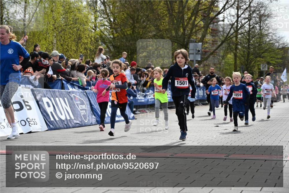 12.04.2026 - 45. Internationalen Wilhelmsburger Insellauf J. Mangold http://msf.ph/oto/9520697 12.04.2026 14:09:39 Ziel 915, 221, 541, 1501, 249, 1059, 1516, 94, 921, 251, 945, 934 meine-sportfotos.de