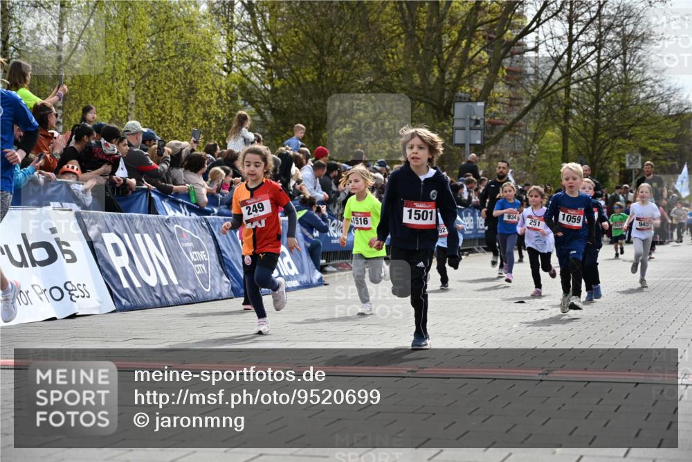 12.04.2026 - 45. Internationalen Wilhelmsburger Insellauf J. Mangold http://msf.ph/oto/9520699 12.04.2026 14:09:39 Ziel 915, 221, 541, 1501, 249, 1059, 1516, 94, 921, 251, 945, 934 meine-sportfotos.de