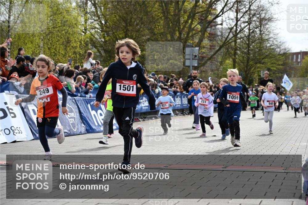 12.04.2026 - 45. Internationalen Wilhelmsburger Insellauf J. Mangold http://msf.ph/oto/9520706 12.04.2026 14:09:40 Ziel 541, 1501, 249, 1059, 1516, 94, 921, 251, 945, 934 meine-sportfotos.de