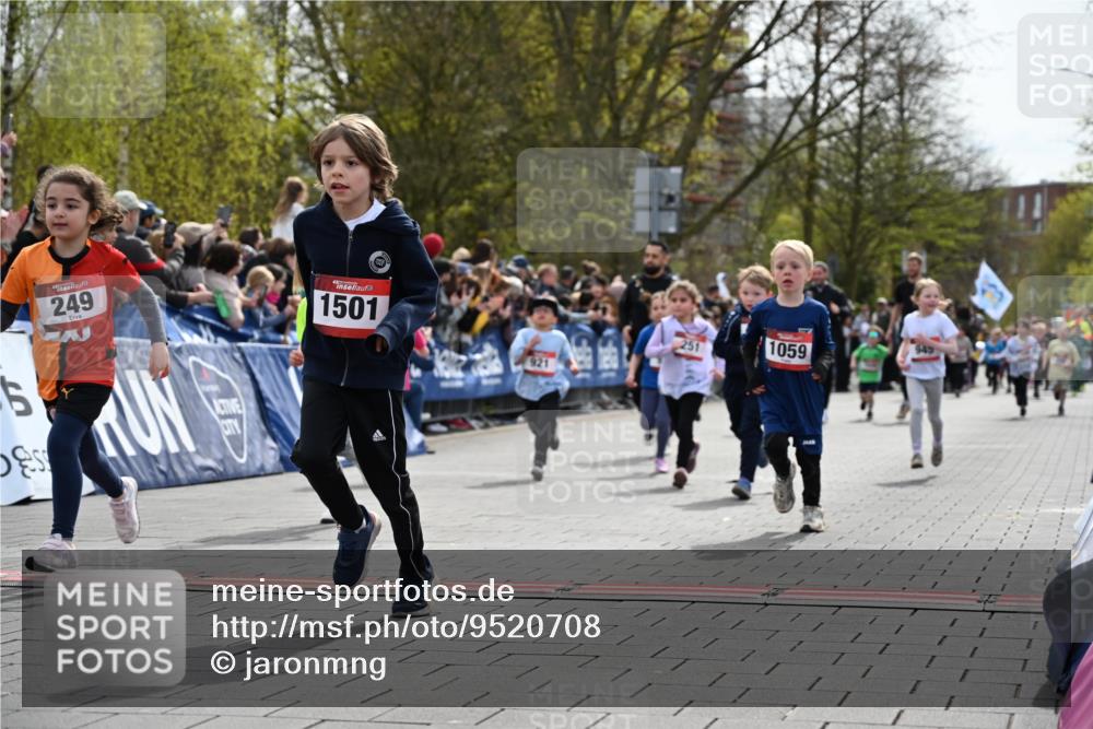 12.04.2026 - 45. Internationalen Wilhelmsburger Insellauf J. Mangold http://msf.ph/oto/9520708 12.04.2026 14:09:40 Ziel 541, 1501, 249, 1059, 1516, 94, 921, 251, 945, 934 meine-sportfotos.de