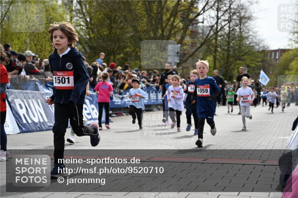 12.04.2026 - 45. Internationalen Wilhelmsburger Insellauf J. Mangold http://msf.ph/oto/9520710 12.04.2026 14:09:40 Ziel 541, 1501, 249, 1059, 1516, 94, 921, 251, 945, 934 meine-sportfotos.de