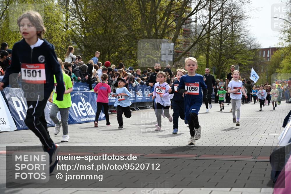 12.04.2026 - 45. Internationalen Wilhelmsburger Insellauf J. Mangold http://msf.ph/oto/9520712 12.04.2026 14:09:40 Ziel 541, 1501, 249, 1059, 1516, 94, 921, 251, 945, 934 meine-sportfotos.de