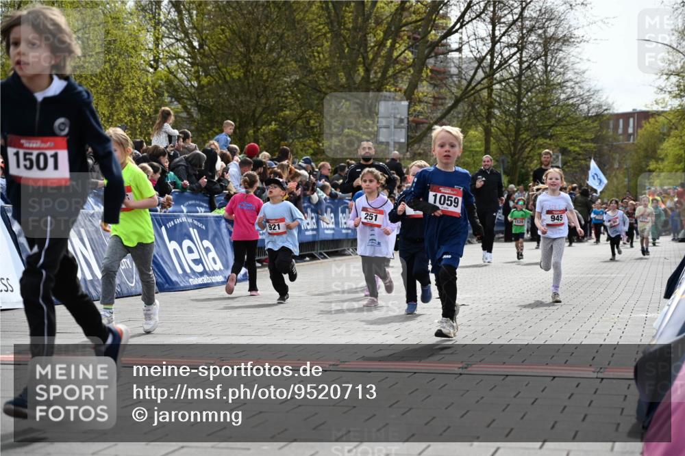 12.04.2026 - 45. Internationalen Wilhelmsburger Insellauf J. Mangold http://msf.ph/oto/9520713 12.04.2026 14:09:40 Ziel 541, 1501, 249, 1059, 1516, 94, 921, 251, 945, 934 meine-sportfotos.de