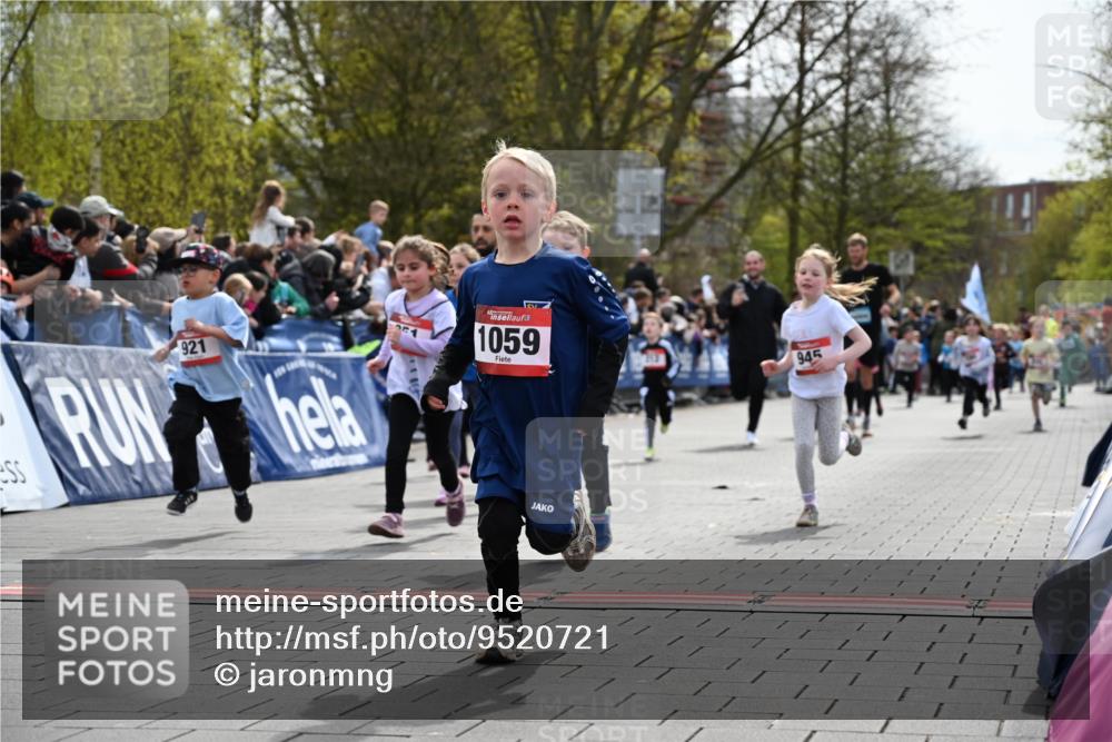 12.04.2026 - 45. Internationalen Wilhelmsburger Insellauf J. Mangold http://msf.ph/oto/9520721 12.04.2026 14:09:41 Ziel 1501, 249, 1059, 1516, 94, 921, 251, 945, 934, 212, 735, 190 meine-sportfotos.de