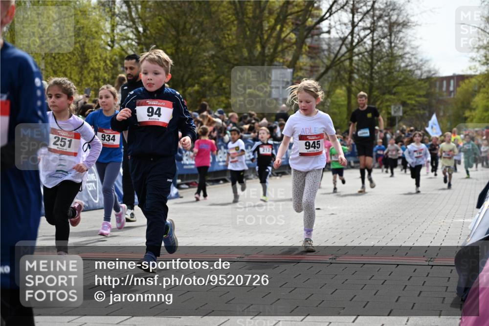 12.04.2026 - 45. Internationalen Wilhelmsburger Insellauf J. Mangold http://msf.ph/oto/9520726 12.04.2026 14:09:42 Ziel 1501, 249, 1059, 1516, 94, 921, 251, 945, 934, 212, 735, 190, 240, 1520 meine-sportfotos.de