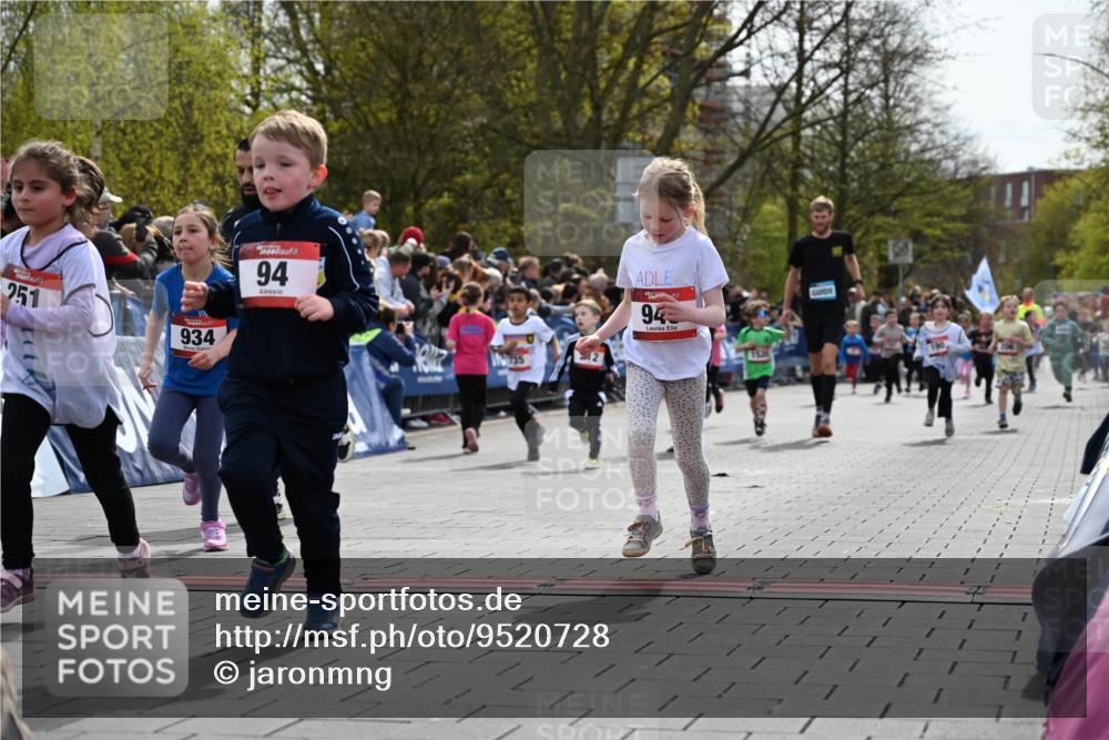 12.04.2026 - 45. Internationalen Wilhelmsburger Insellauf J. Mangold http://msf.ph/oto/9520728 12.04.2026 14:09:42 Ziel 1501, 249, 1059, 1516, 94, 921, 251, 945, 934, 212, 735, 190, 240, 1520 meine-sportfotos.de