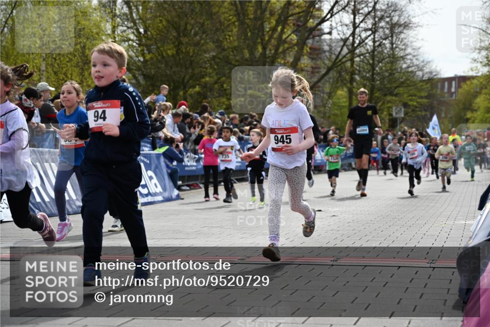 12.04.2026 - 45. Internationalen Wilhelmsburger Insellauf J. Mangold http://msf.ph/oto/9520729 12.04.2026 14:09:43 Ziel 1501, 249, 1059, 1516, 94, 921, 251, 945, 934, 212, 735, 190, 240, 1520 meine-sportfotos.de