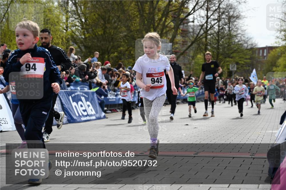 12.04.2026 - 45. Internationalen Wilhelmsburger Insellauf J. Mangold http://msf.ph/oto/9520732 12.04.2026 14:09:43 Ziel 1501, 249, 1059, 1516, 94, 921, 251, 945, 934, 212, 735, 190, 240, 1520 meine-sportfotos.de